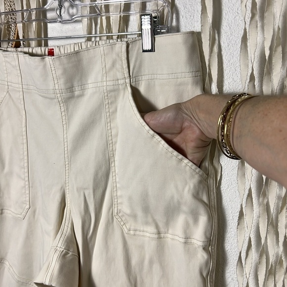 SPANX Stretch Twill Cargo Jogger with Ankle Zip in Parchm Cream Size 1X - Picture 3 of 16